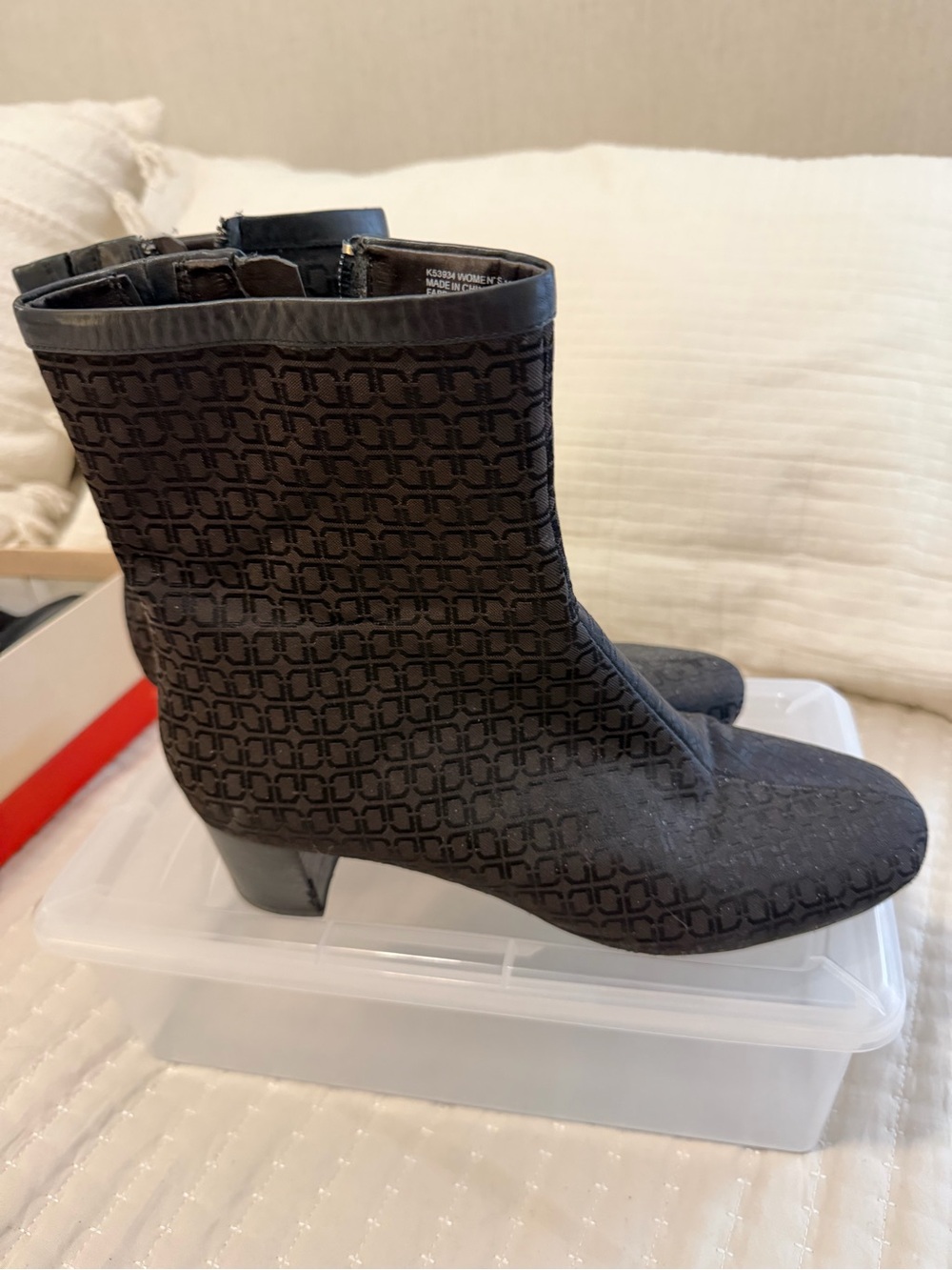 Rockport Black Geometric Ankle Booties. Cloth Black/Brown mist comfortable sole